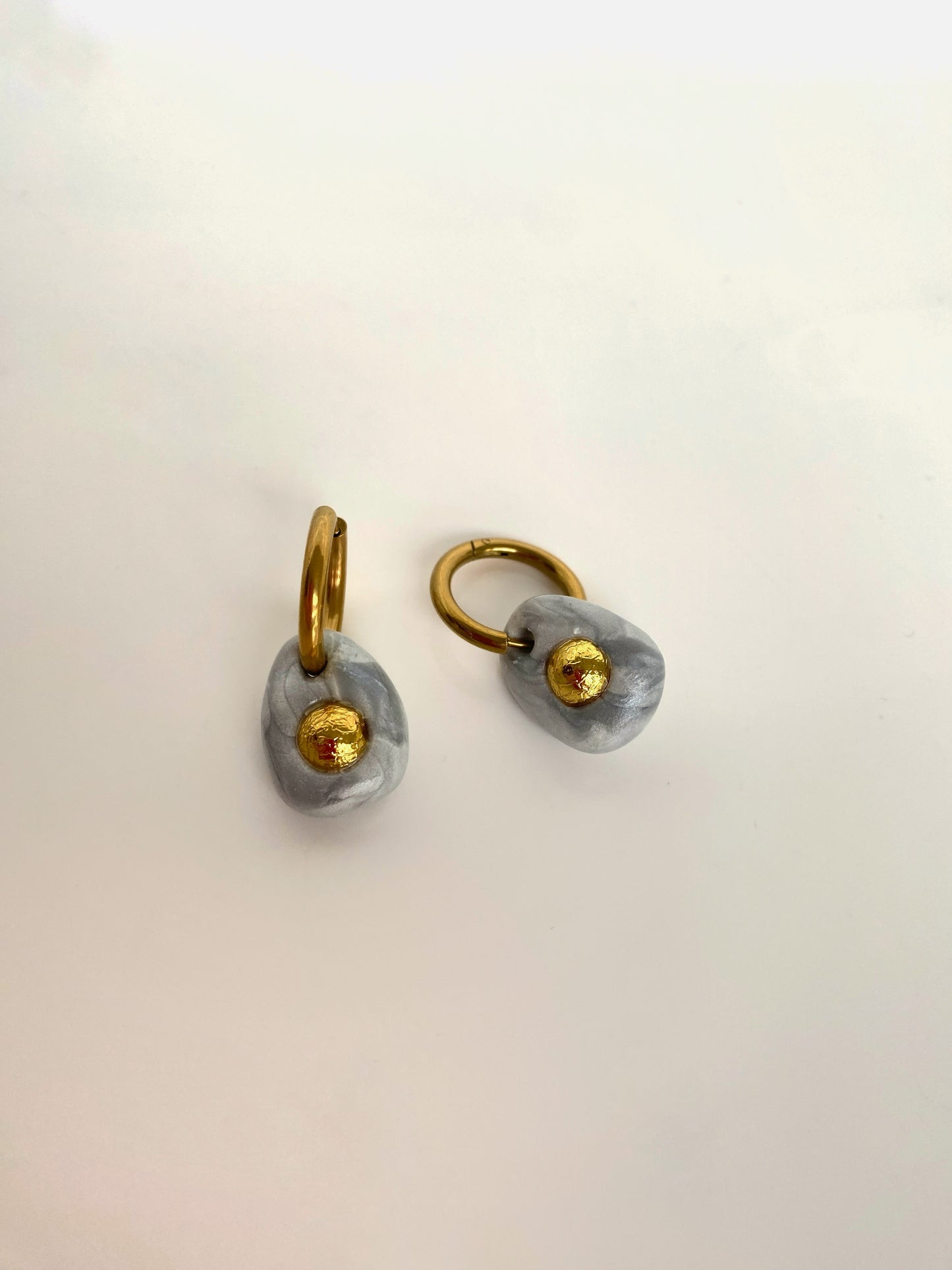 Signature earringz